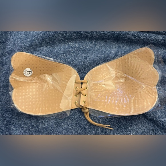 Adhesive, strapless, backless push up bra. Size B cup - Picture 2 of 2